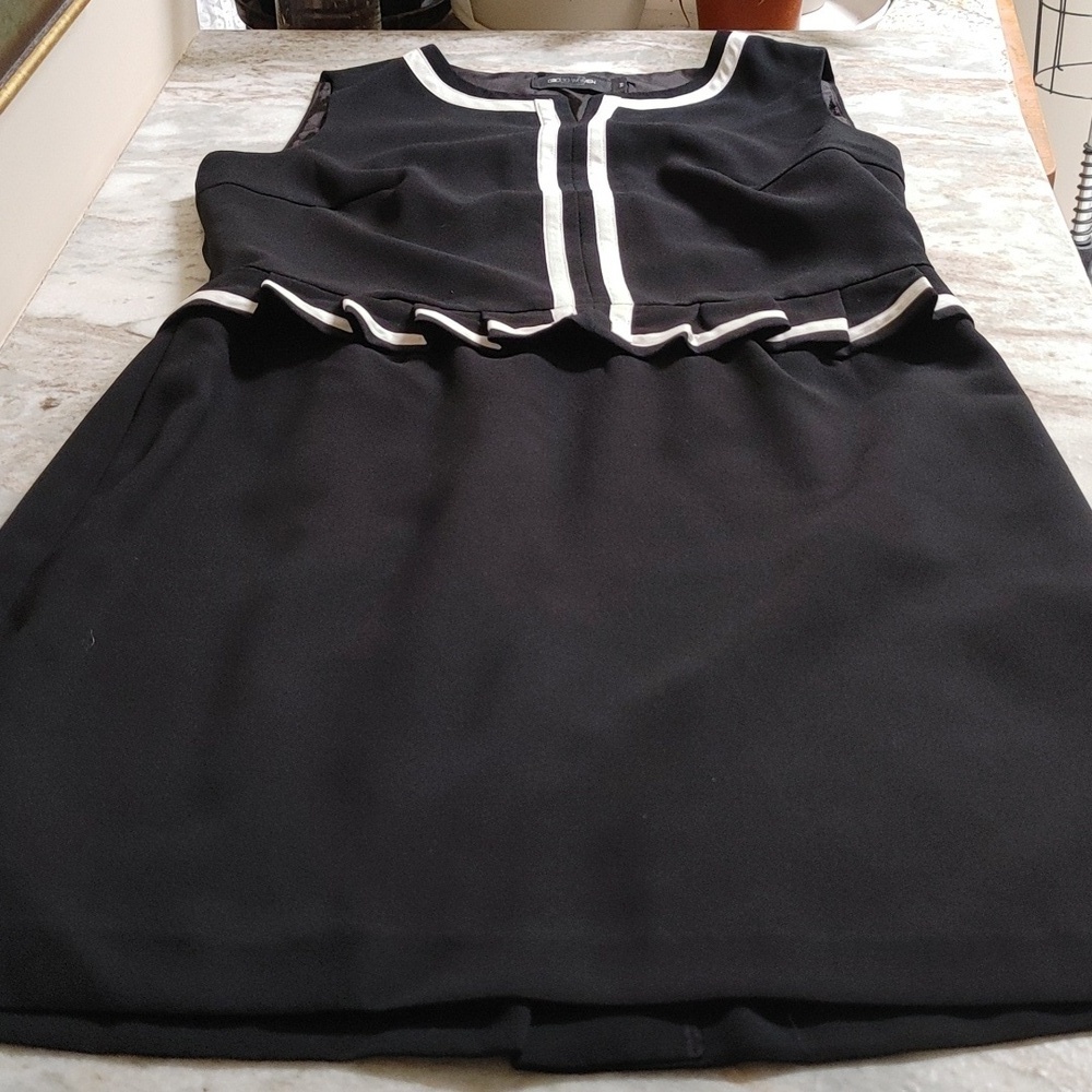 G2000 Women Black with White Trim LBD Dress 38 - Picture 6 of 17
